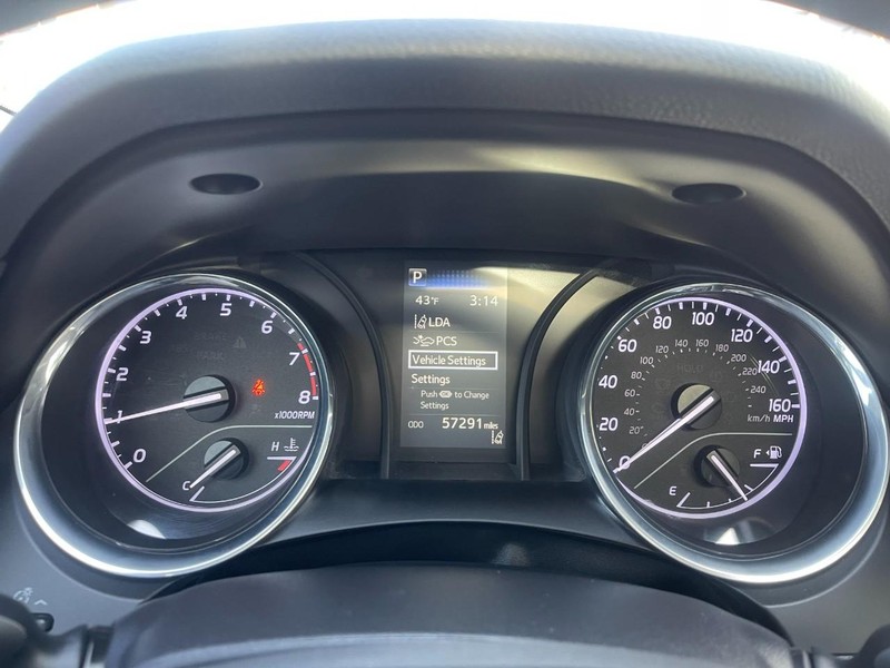 Toyota Camry Vehicle Image 27