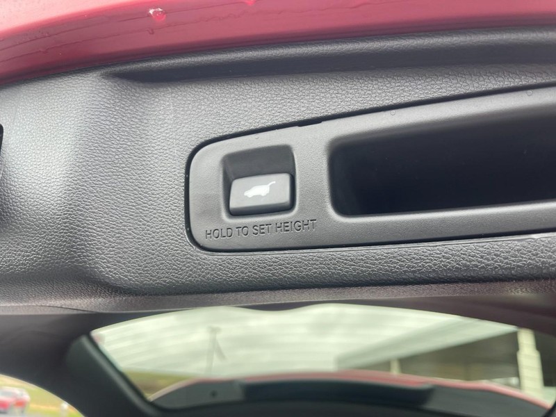 Honda CR-V Hybrid Vehicle Image 17