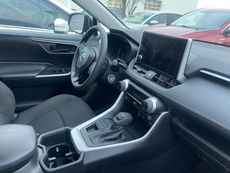 Toyota RAV4 Vehicle Image 02