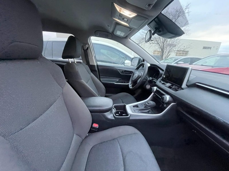 Toyota RAV4 Vehicle Image 03