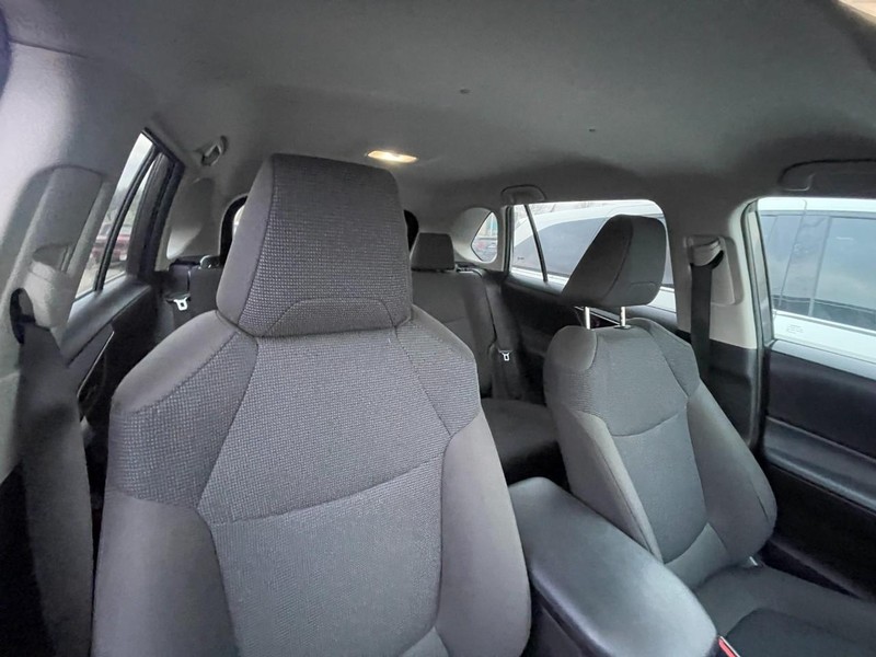 Toyota RAV4 Vehicle Image 04