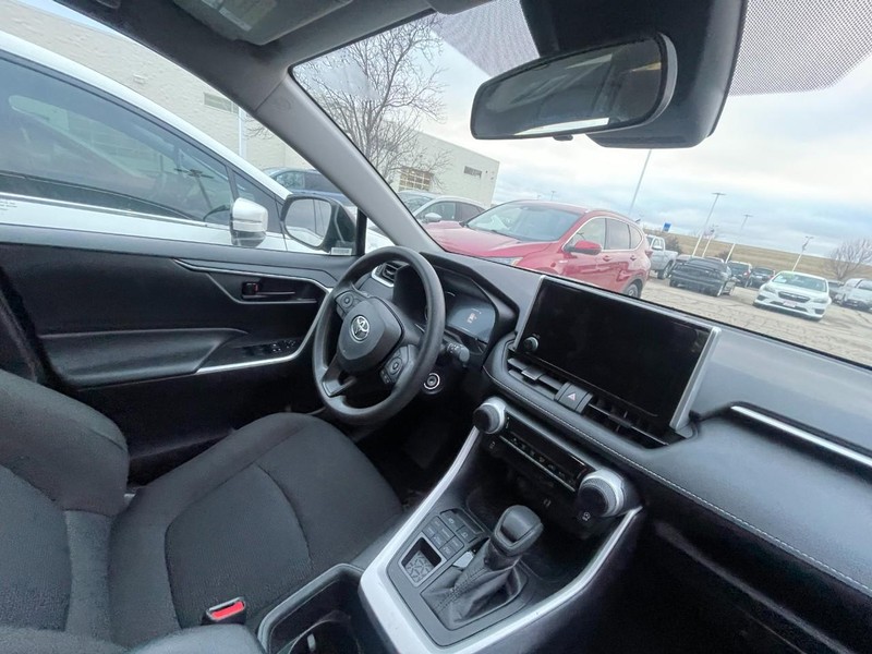 Toyota RAV4 Vehicle Image 05