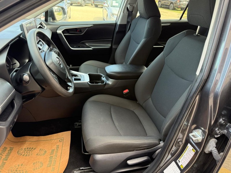 Toyota RAV4 Vehicle Image 09