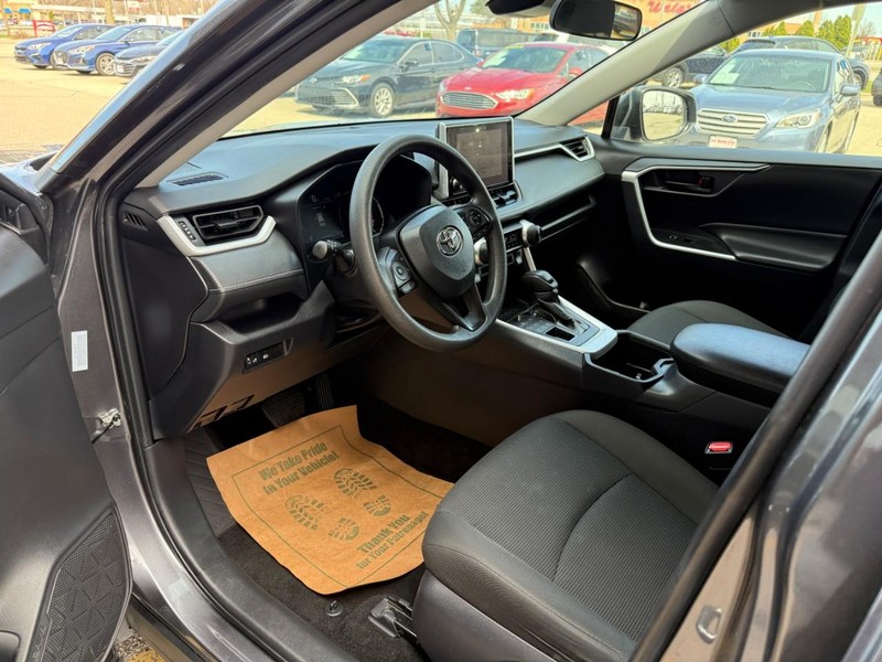 Toyota RAV4 Vehicle Image 10