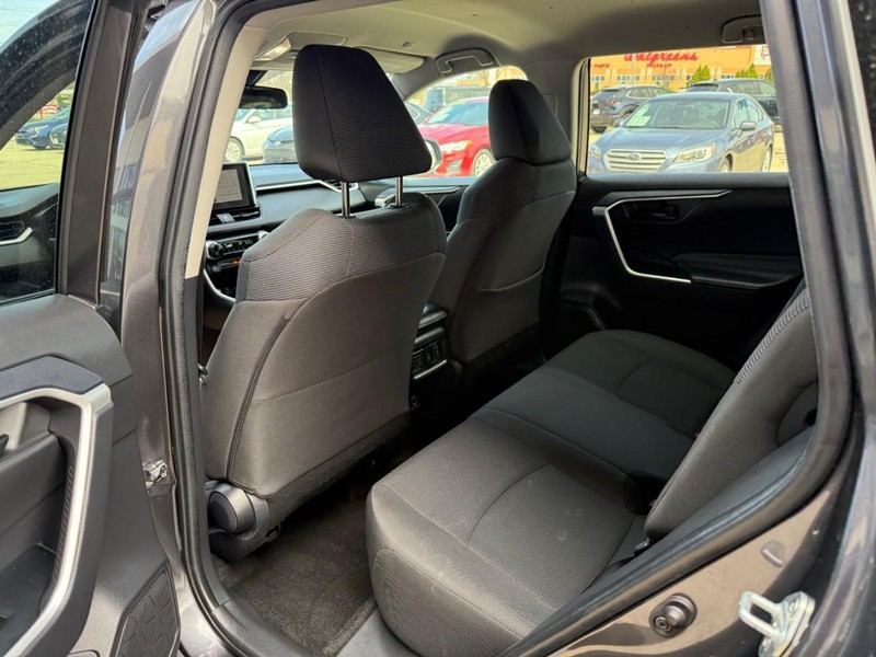 Toyota RAV4 Vehicle Image 12