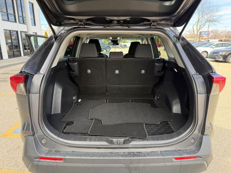 Toyota RAV4 Vehicle Image 13