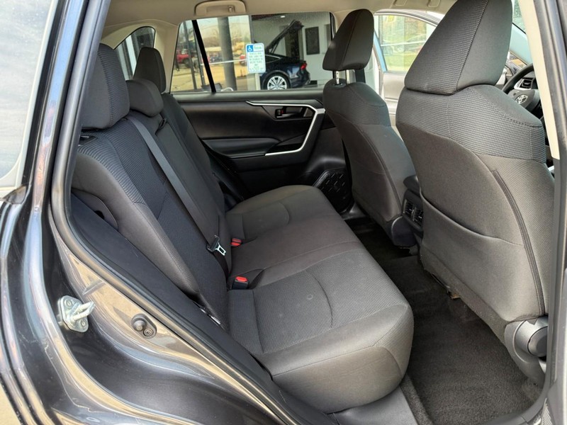Toyota RAV4 Vehicle Image 14
