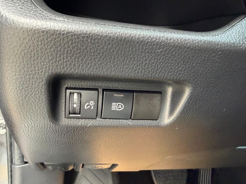 Toyota RAV4 Vehicle Image 18