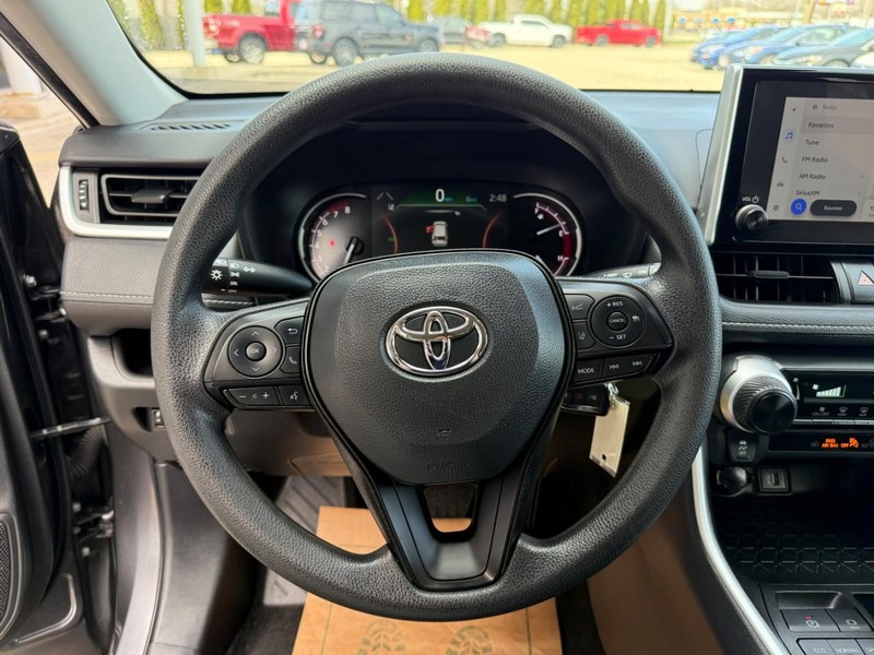 Toyota RAV4 Vehicle Image 19