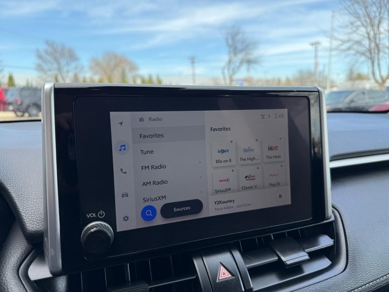 Toyota RAV4 Vehicle Image 24