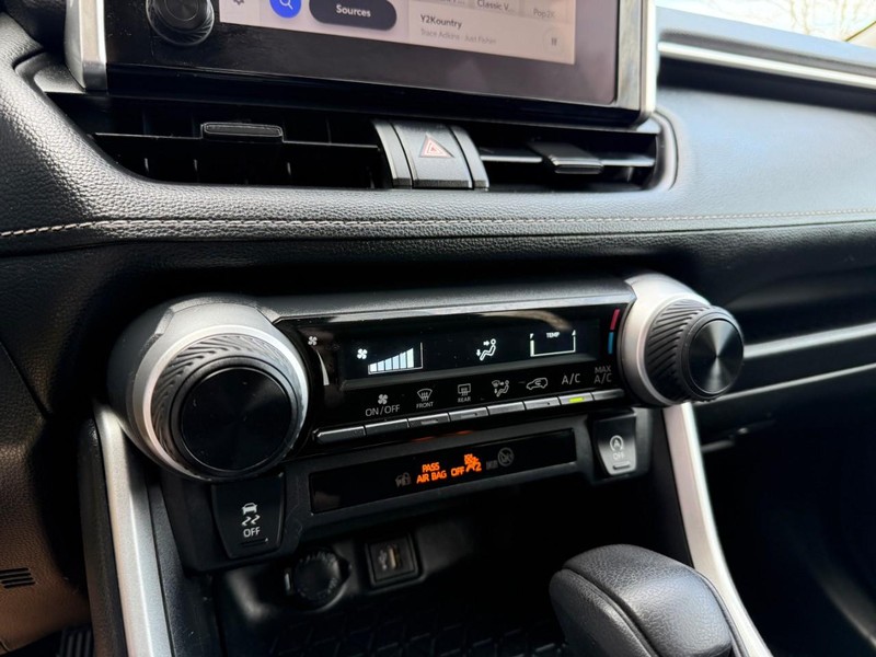 Toyota RAV4 Vehicle Image 26