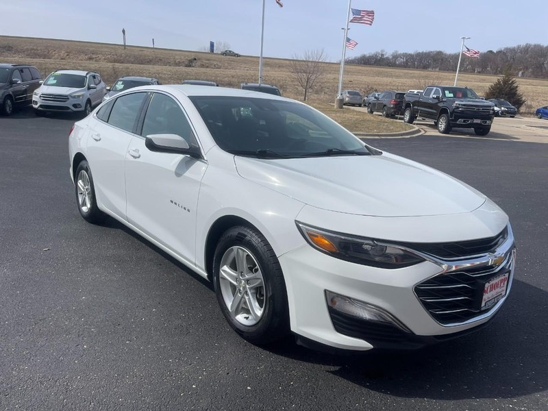 Chevrolet Malibu Vehicle Image 02