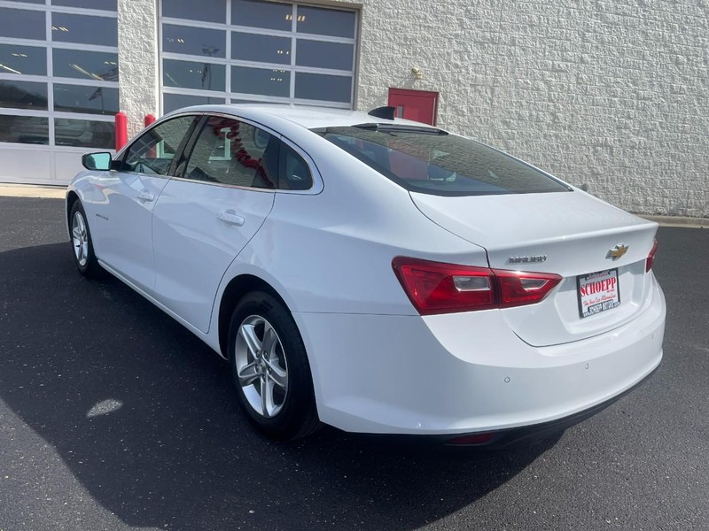 Chevrolet Malibu Vehicle Image 04