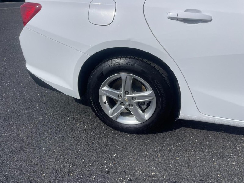 Chevrolet Malibu Vehicle Image 08