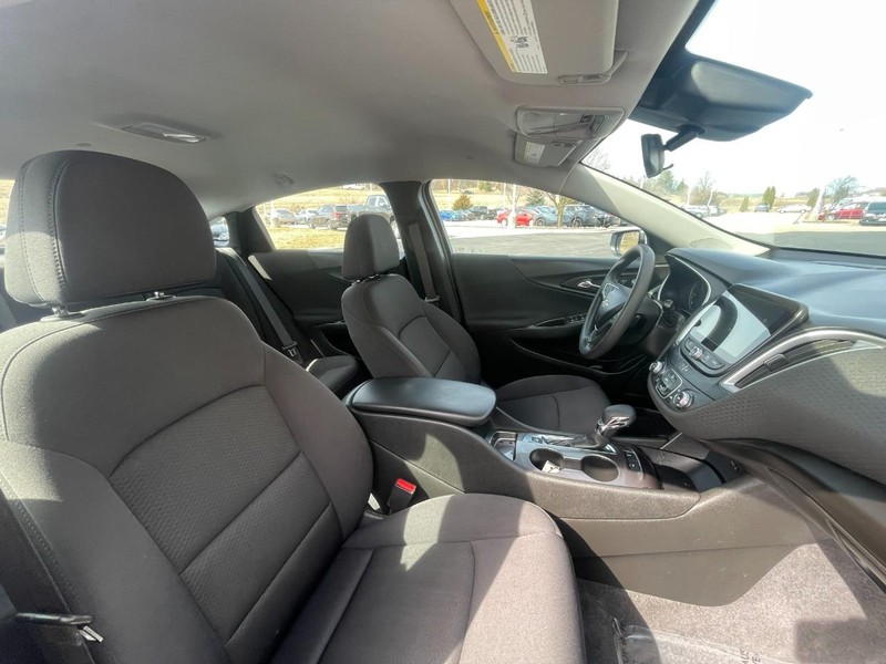 Chevrolet Malibu Vehicle Image 10