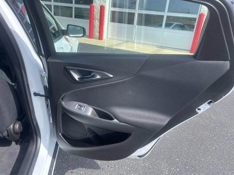 Chevrolet Malibu Vehicle Image 13