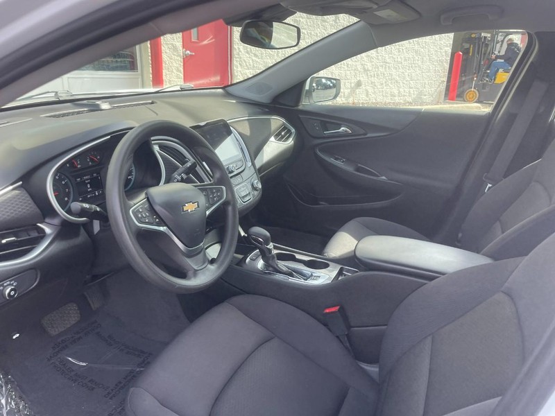 Chevrolet Malibu Vehicle Image 17