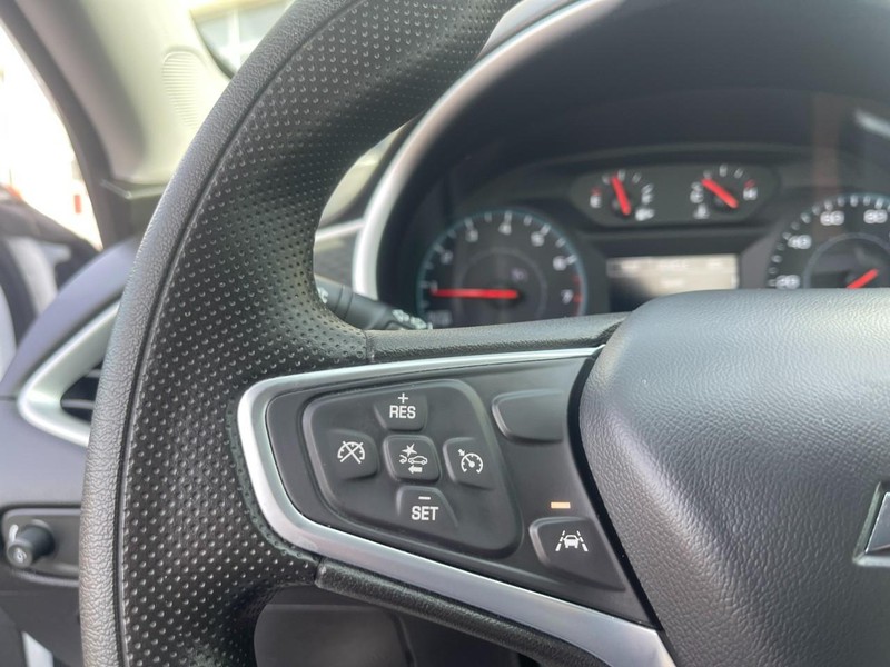 Chevrolet Malibu Vehicle Image 22