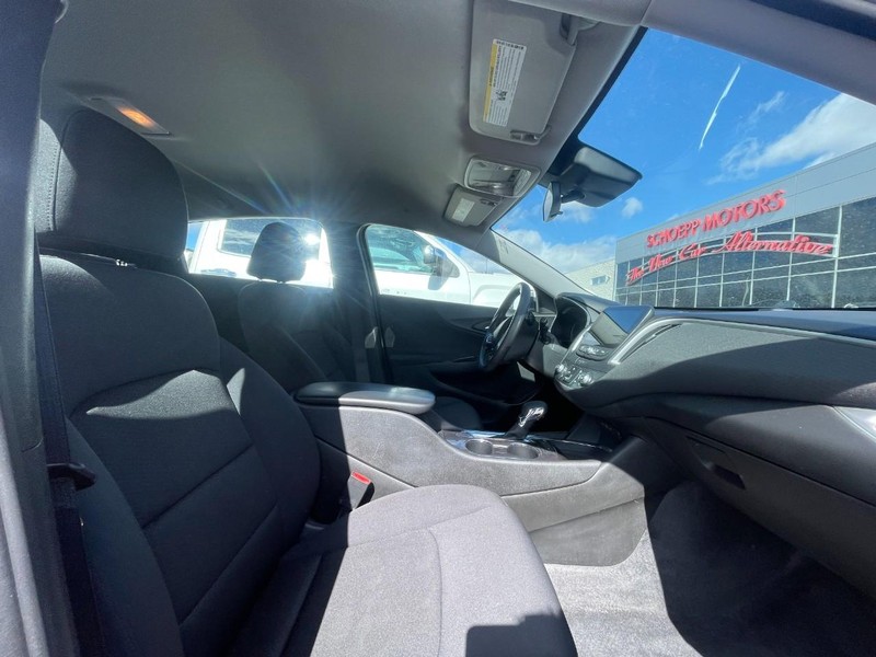 Chevrolet Malibu Vehicle Image 03