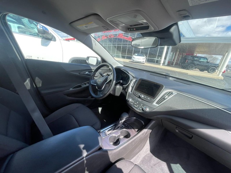 Chevrolet Malibu Vehicle Image 05