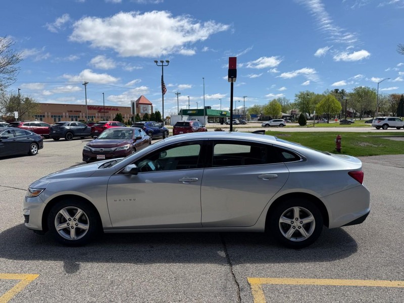 Chevrolet Malibu Vehicle Image 08
