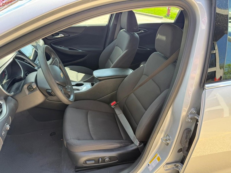 Chevrolet Malibu Vehicle Image 09