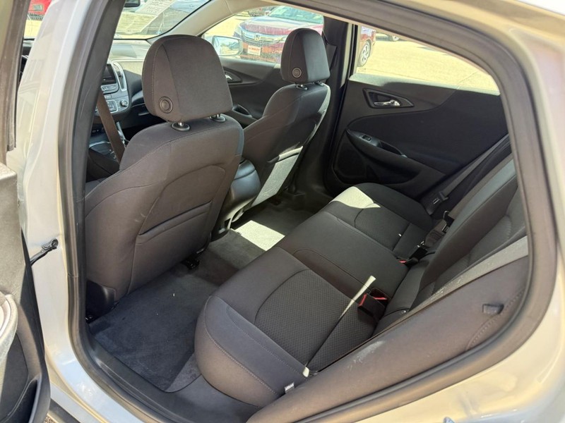 Chevrolet Malibu Vehicle Image 12