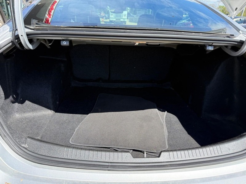 Chevrolet Malibu Vehicle Image 13