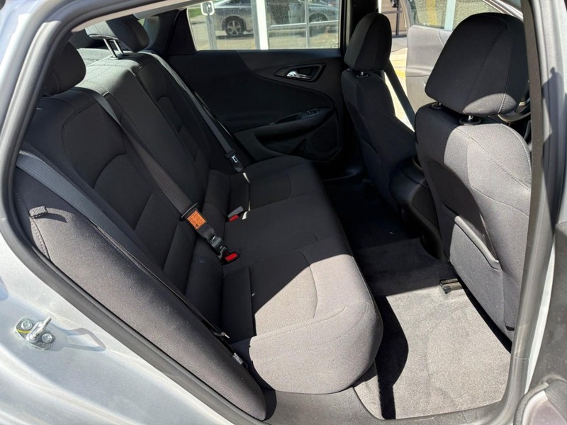 Chevrolet Malibu Vehicle Image 14