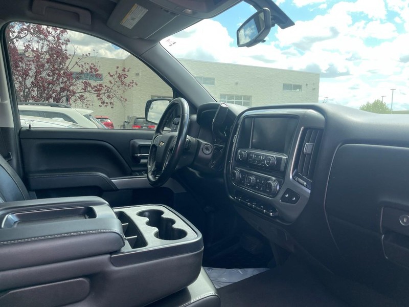 Chevrolet Silverado 1500 Vehicle Image 02
