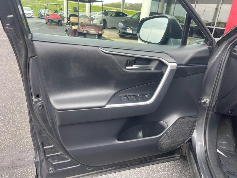 Toyota RAV4 Vehicle Image 11