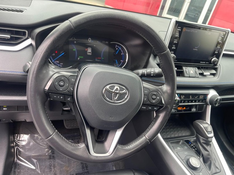 Toyota RAV4 Vehicle Image 13