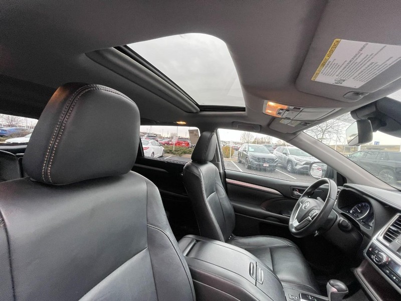 Toyota Highlander Vehicle Image 03