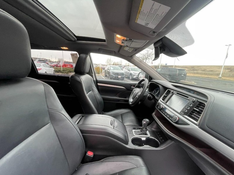 Toyota Highlander Vehicle Image 04
