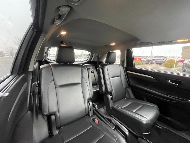 Toyota Highlander Vehicle Image 05