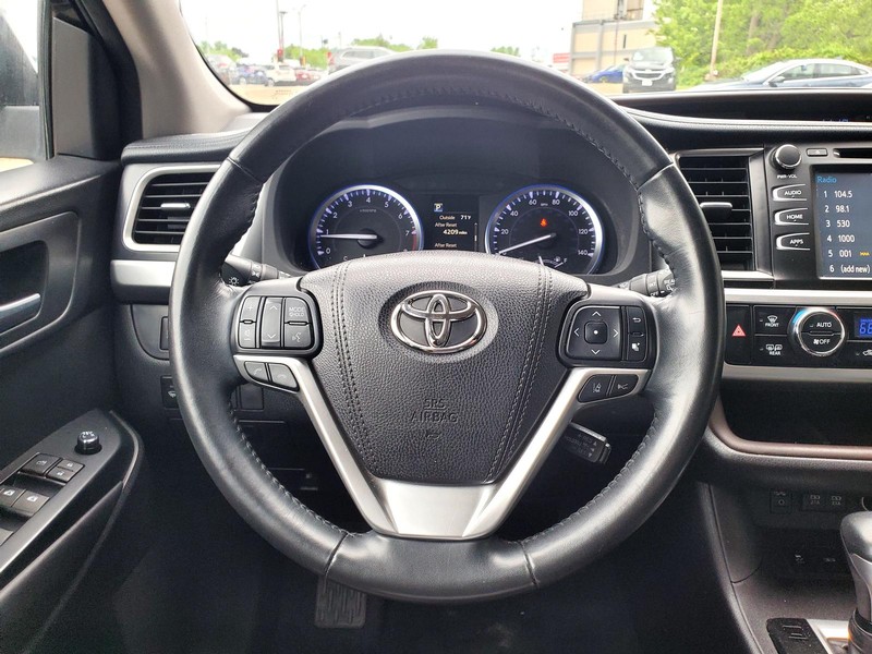 Toyota Highlander Vehicle Image 09