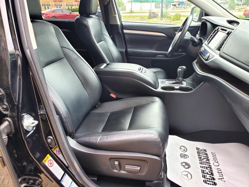 Toyota Highlander Vehicle Image 12