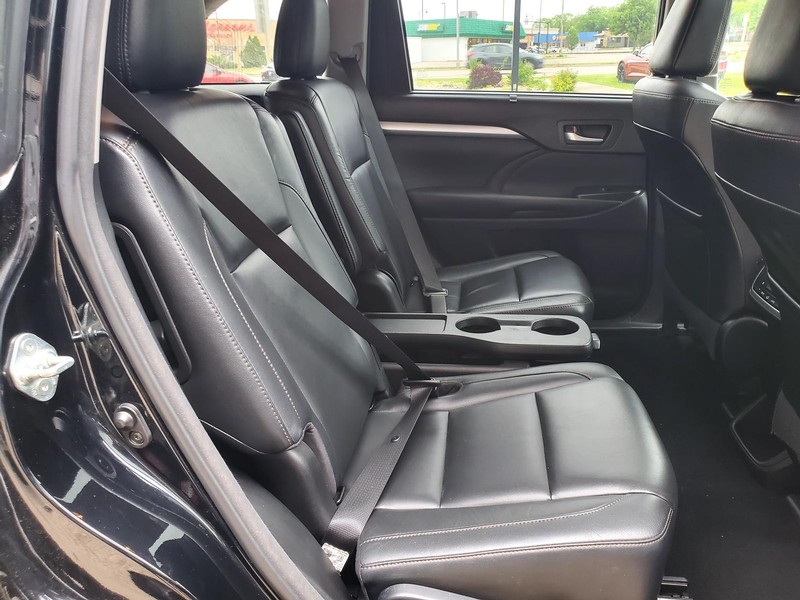 Toyota Highlander Vehicle Image 13