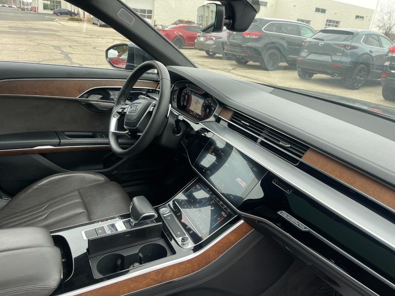 Audi A8 Vehicle Full-screen Gallery Image 02