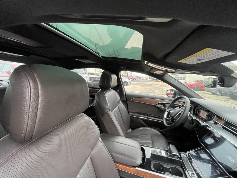 Audi A8 Vehicle Full-screen Gallery Image 03