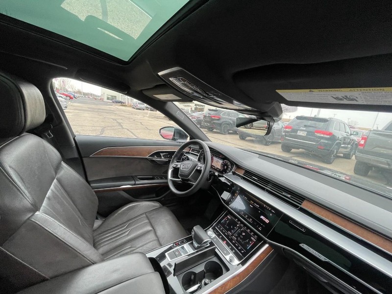 Audi A8 Vehicle Full-screen Gallery Image 07