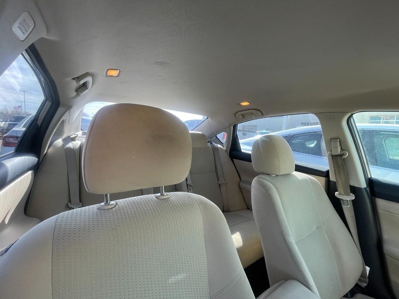 Nissan Altima Vehicle Image 03