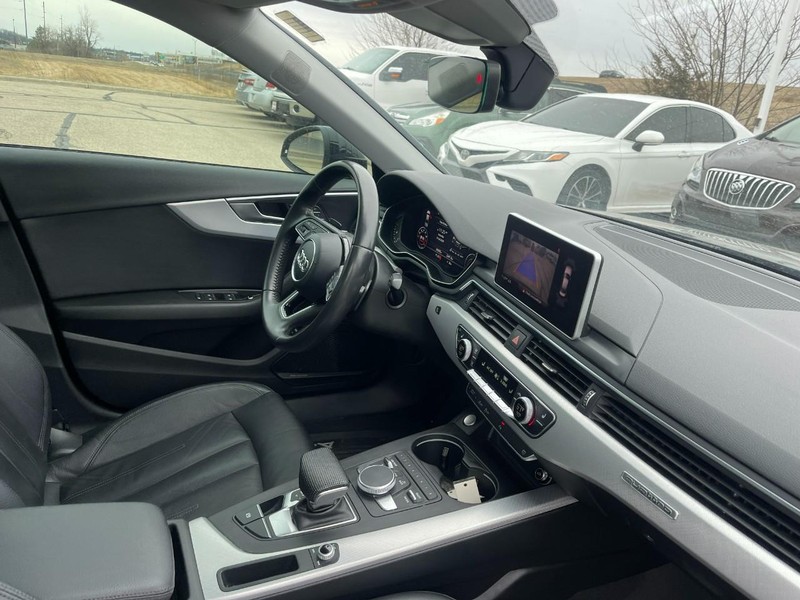 Audi A4 Vehicle Full-screen Gallery Image 02