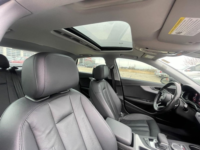 Audi A4 Vehicle Full-screen Gallery Image 04