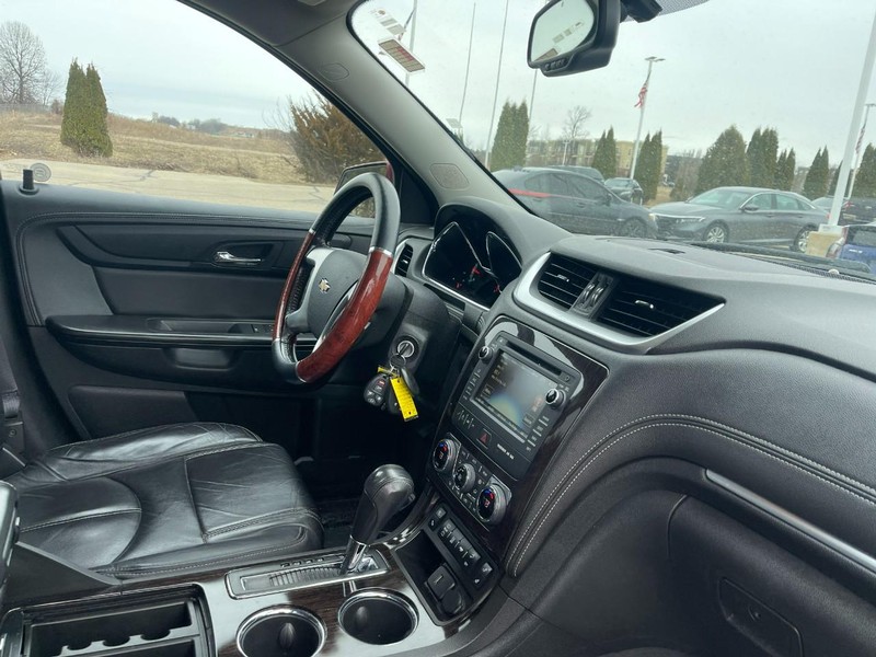 Chevrolet Traverse Vehicle Image 02