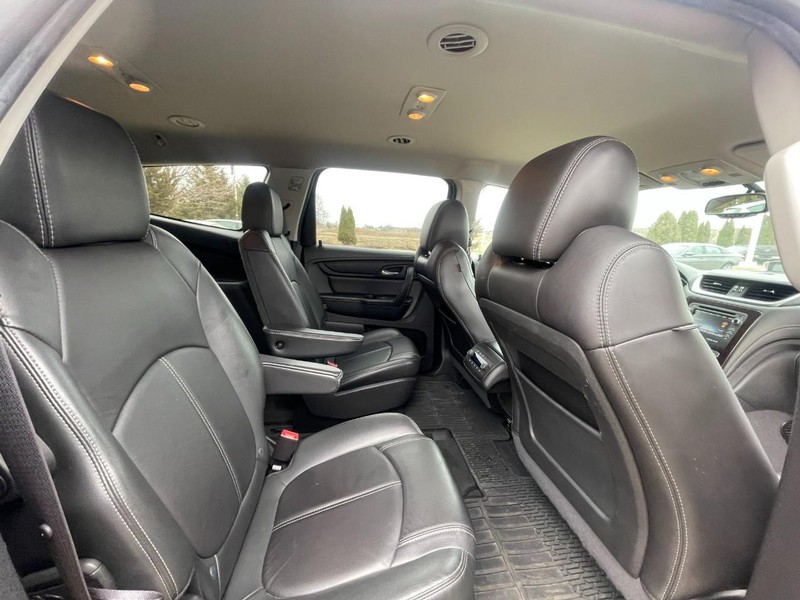 Chevrolet Traverse Vehicle Image 04