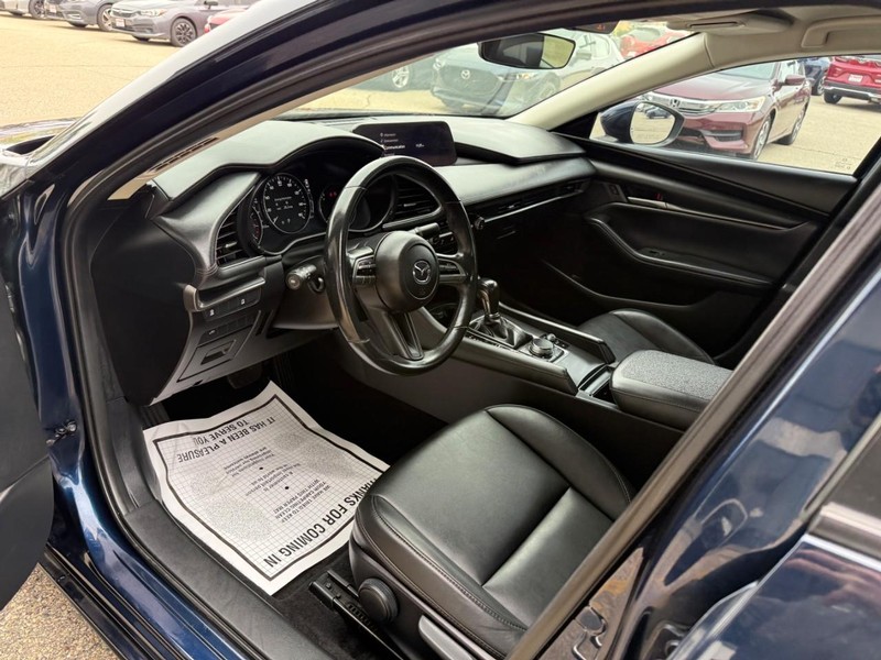 Mazda Mazda3 Sedan Vehicle Image 10