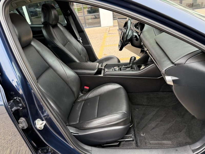 Mazda Mazda3 Sedan Vehicle Image 15