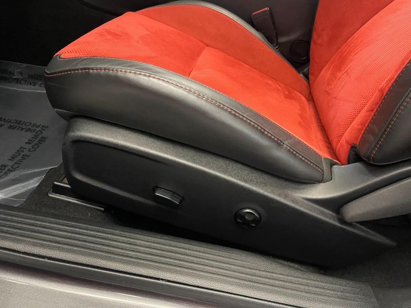 Dodge Challenger Vehicle Image 18