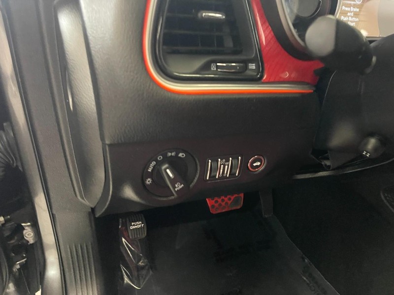 Dodge Challenger Vehicle Image 20